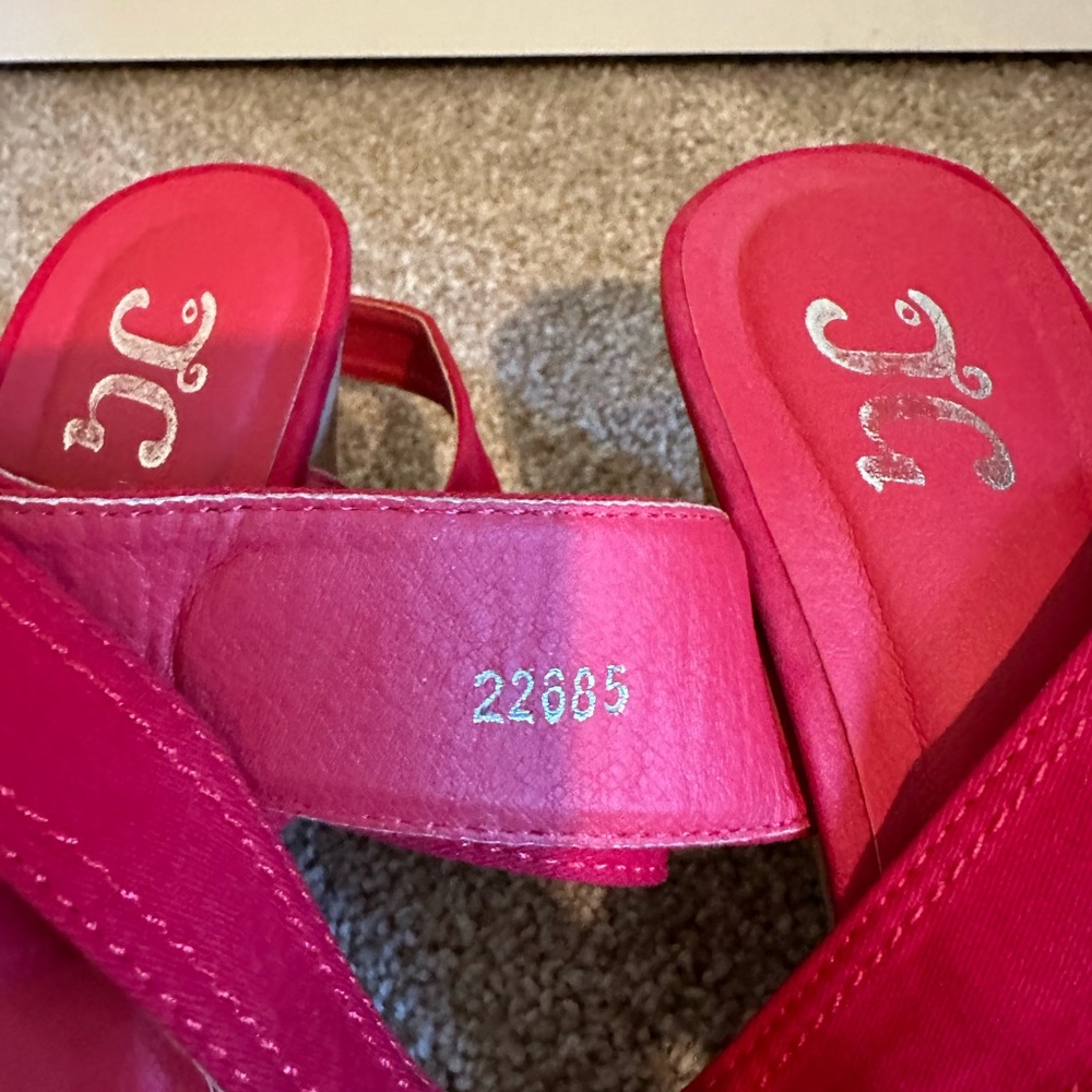 Journee Collection Size 11 Red Wedge Sandals - Picture 4 of 4